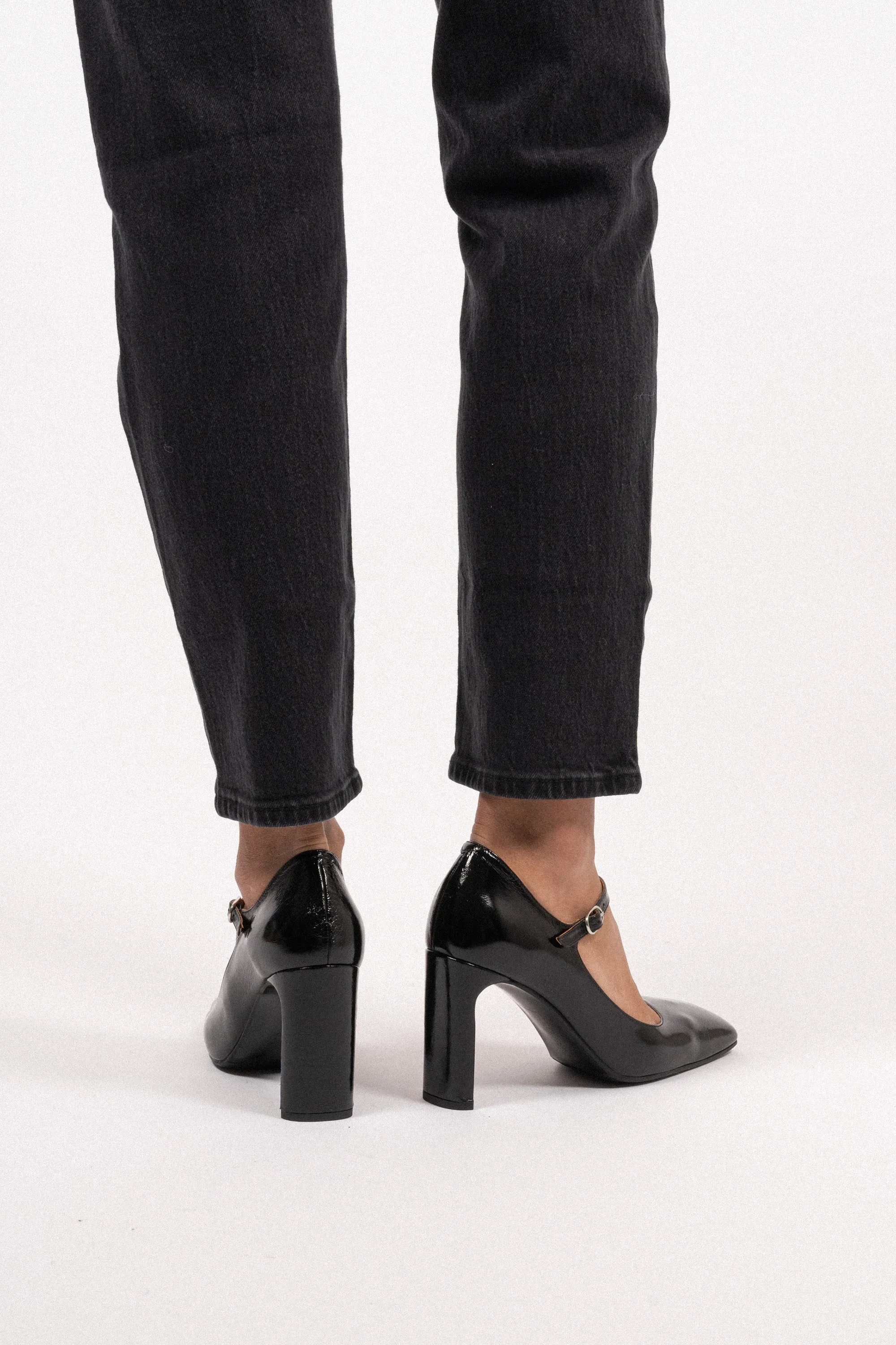 A5582 - Black Naplack