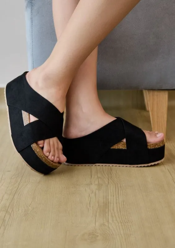 Maker’s NINA CRISS-CROSS STRAPS COMFORTABLE FLATFORM