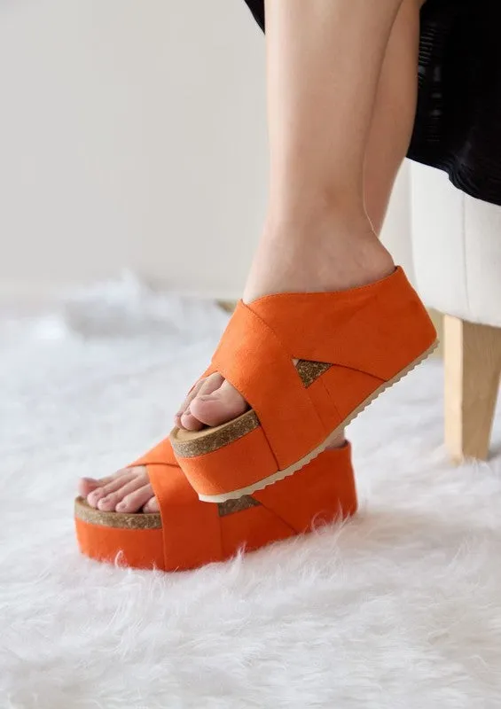 Maker’s NINA CRISS-CROSS STRAPS COMFORTABLE FLATFORM