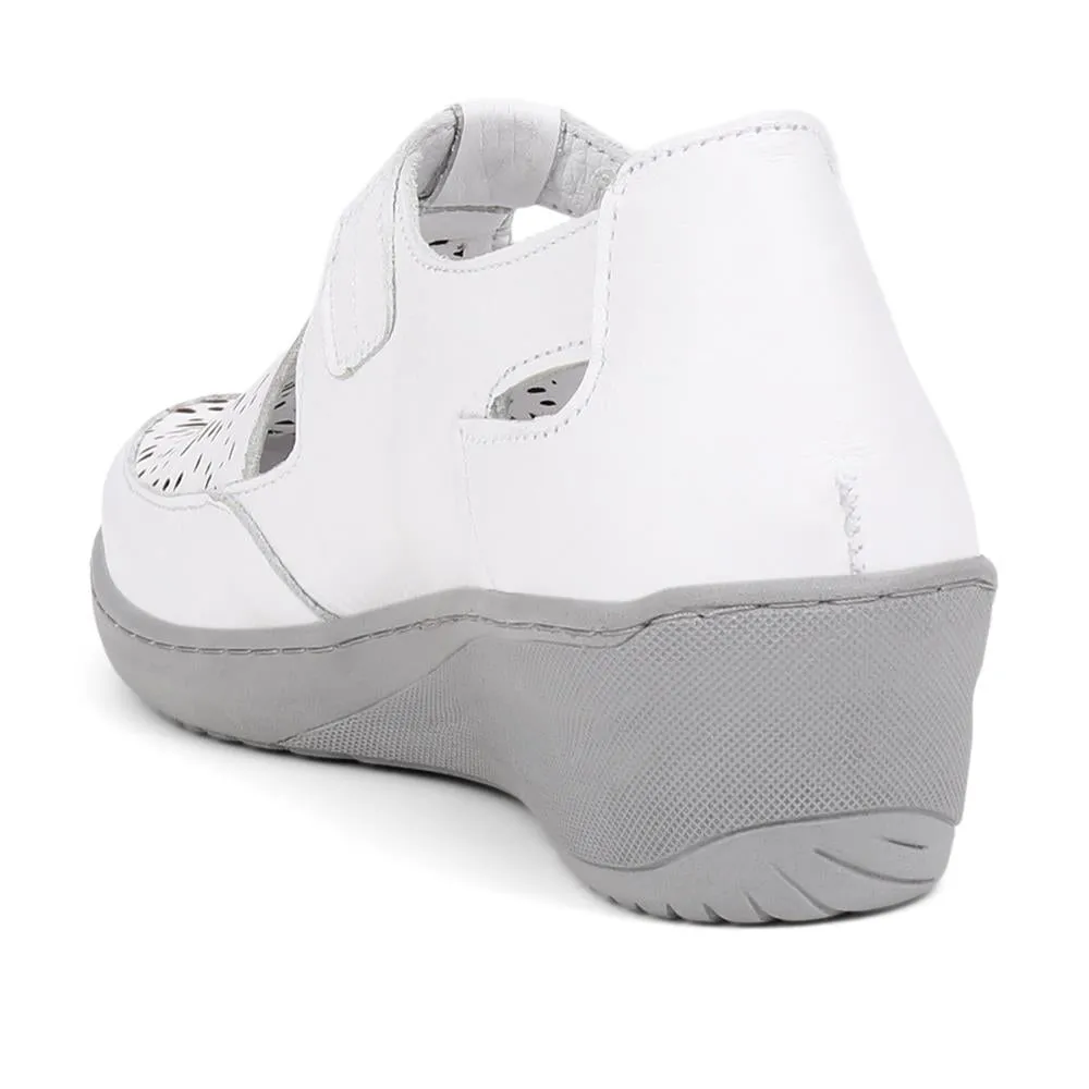 Touch-Fasten Mary Janes  - LUCK39011 / 325 638