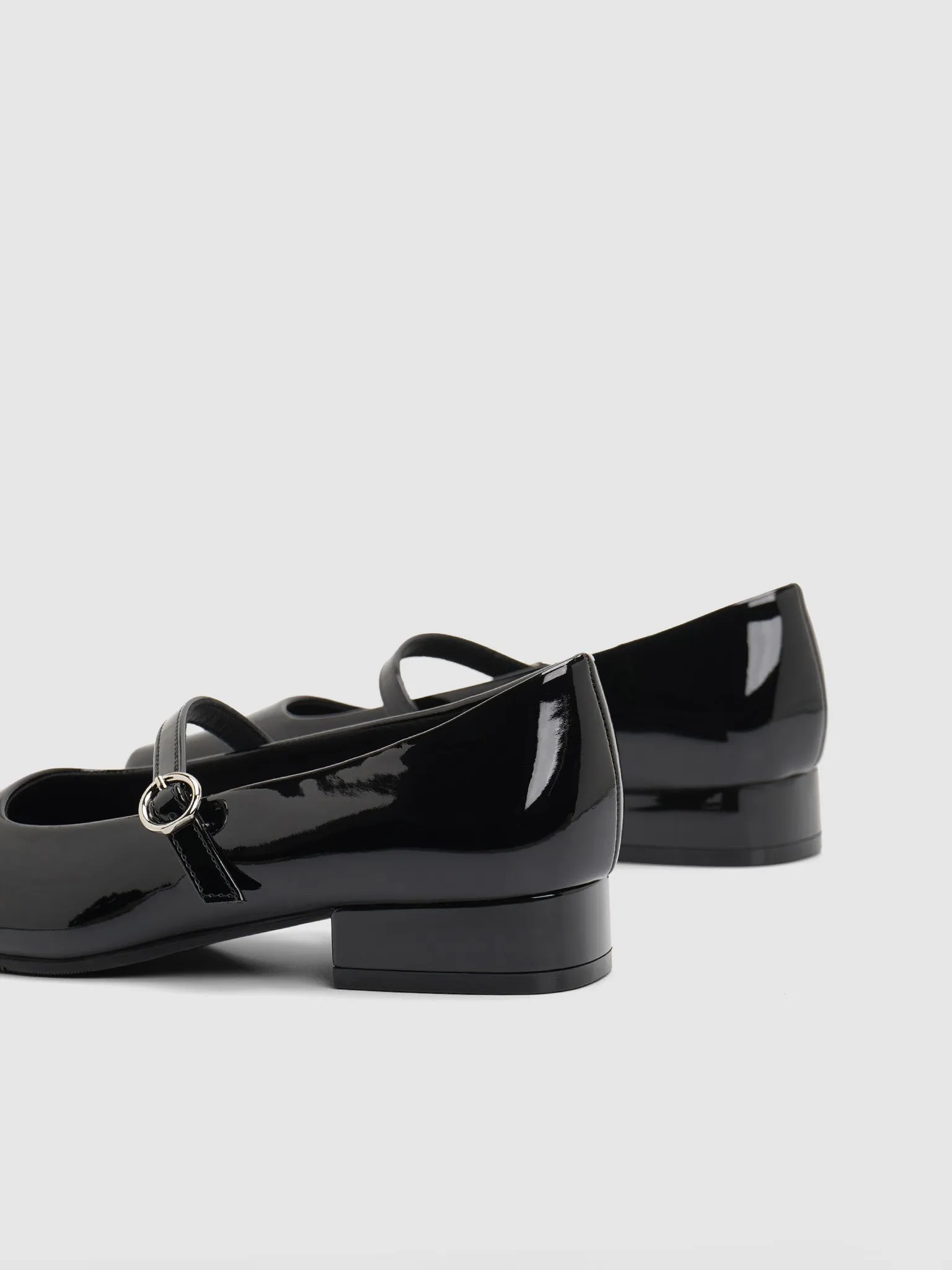 Warren Mary Jane Pumps